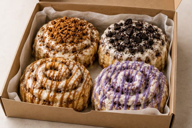 TOMO Center Bite Cinnamon Roll 4 Pack (30 min prep time).