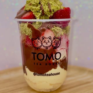Dubai Strawberry Sundae